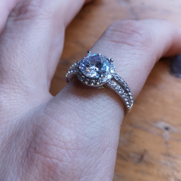 Ring - Picture 2 of 3